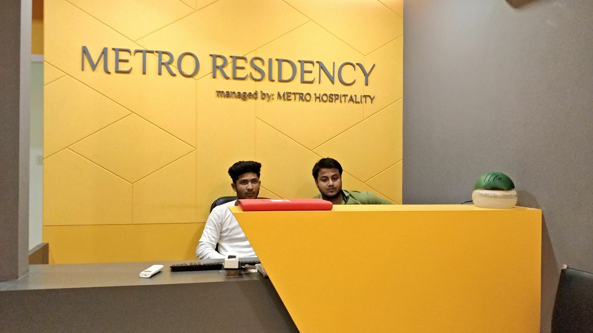 Oyo Flagship 13885 Metro Residency Hotel Mumbai Exterior photo